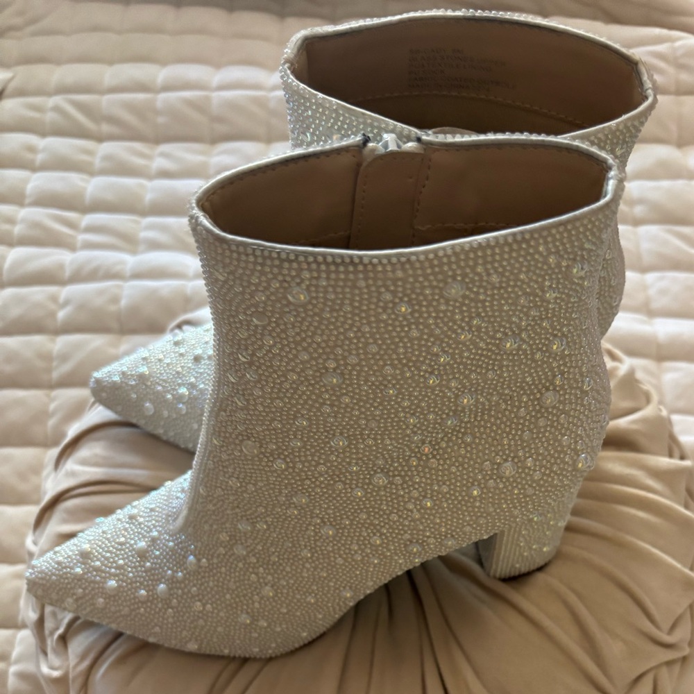 Elegant White Ankle Boots